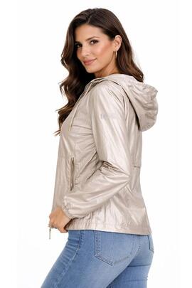 CHAQUETA DE MUJER CORTAVIENTOS CON CAPUCHA BEIGE METALIZADO