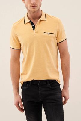 POLO DE COLOR LAVADO REGULAR FIT AMARILLO