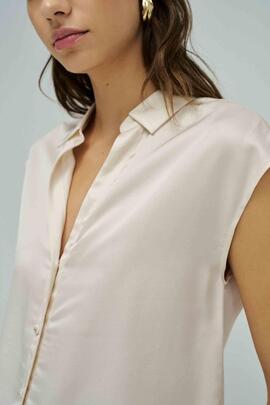 BLUSA BÁSICA FLUIDA SIN MANGAS BEIGE