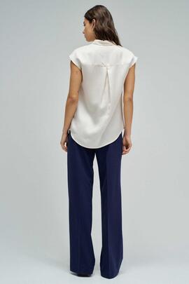 BLUSA BÁSICA FLUIDA SIN MANGAS BEIGE