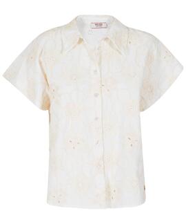 CAMISA CON BORDADOS FLORALES CALADOS COLOR CRUDO