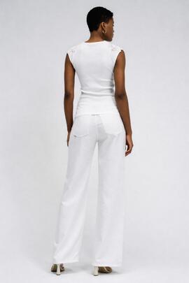 TOP ACANALADO CON APLIQUES DE ENCAJE COLOR BLANCO