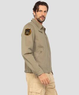 CHAQUETA DALLIN TAUPE REGULAR FIT CON PARCHES MILITARES